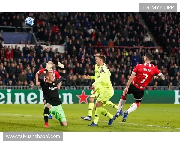 韦斯利精准传球德列昂索抽射偏出错失良机 韦斯利精准传球德列昂索抽射偏出错失良机